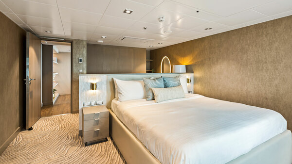 RCI Wonder of the Seas Royal Loft Suite 7.jpeg